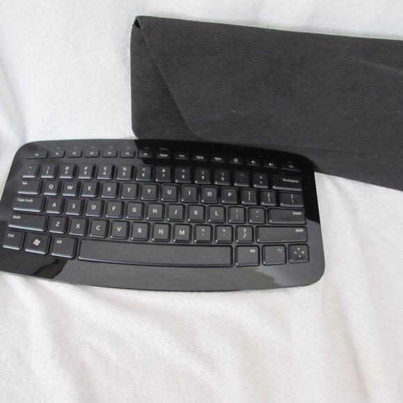 Microsoft Arc Wireless Keyboard - Picture 1 of 8